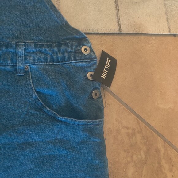 Hot Topic Hello Kitty denim shorts overalls size 3x New - Picture 4 of 6